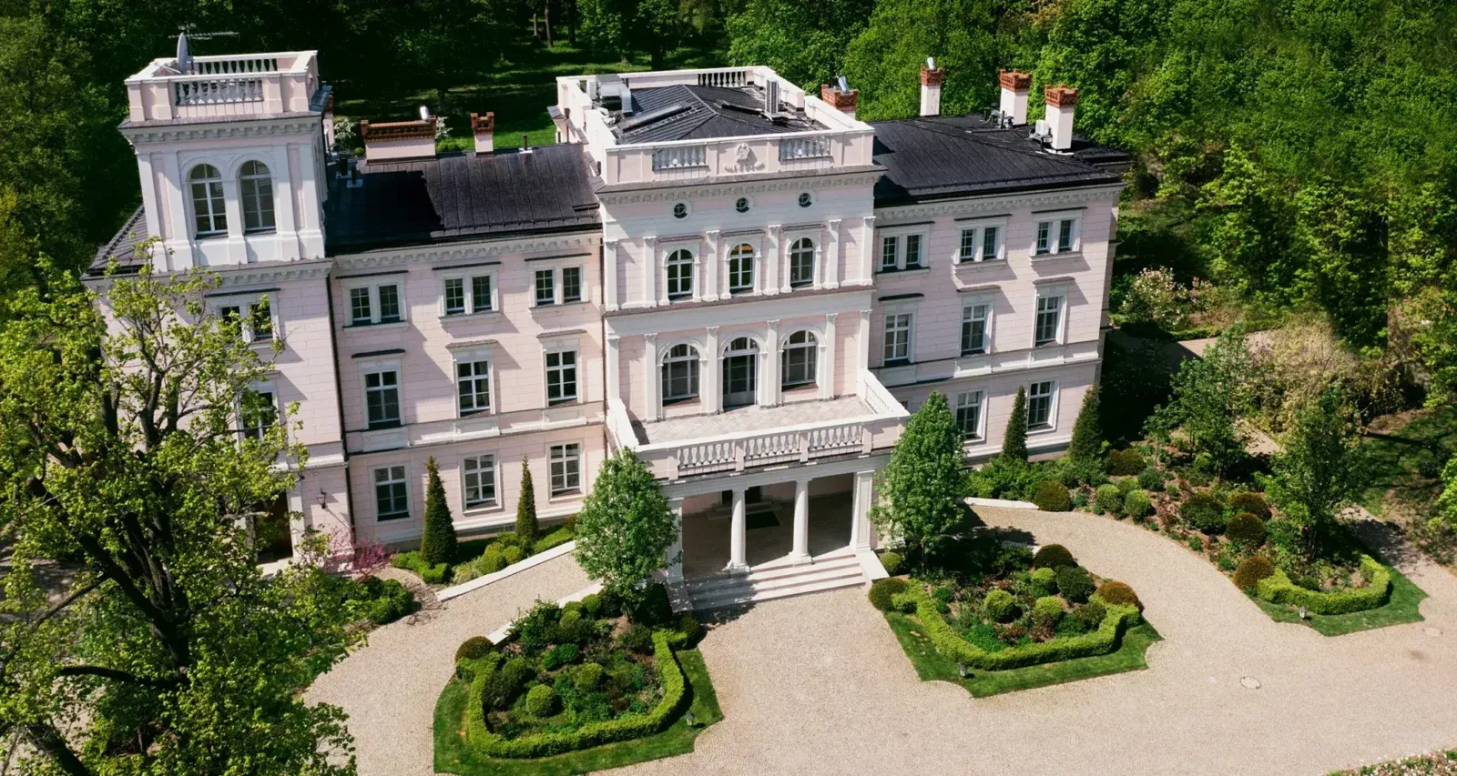 The Sparrow Hills palace in Western Poland