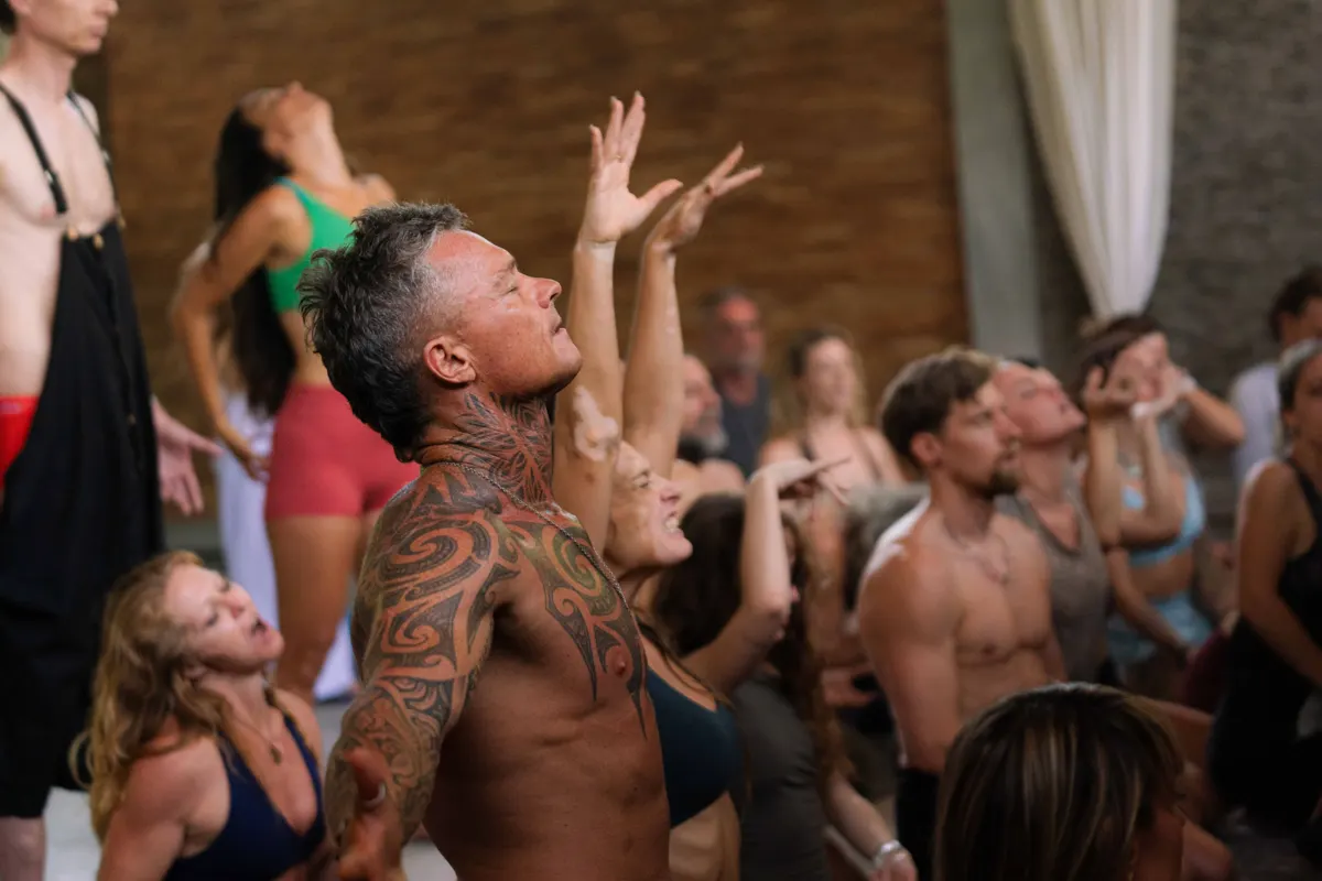 The men in the temple, arms raised