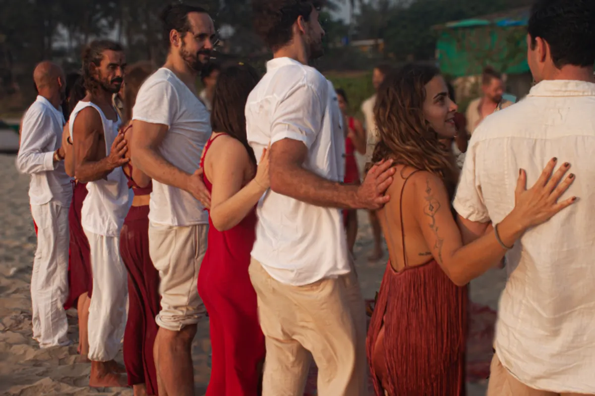 Men and women hand to hand